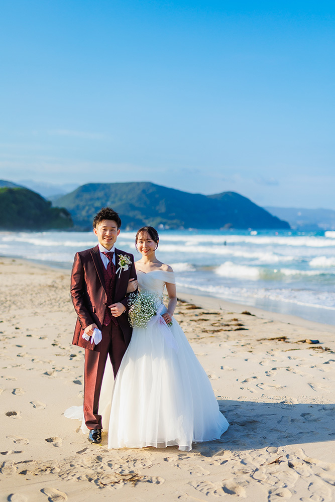 静岡フォトウエディングのフィーノスタイルで撮影した伊豆急ホテル・白浜海岸の新郎新婦