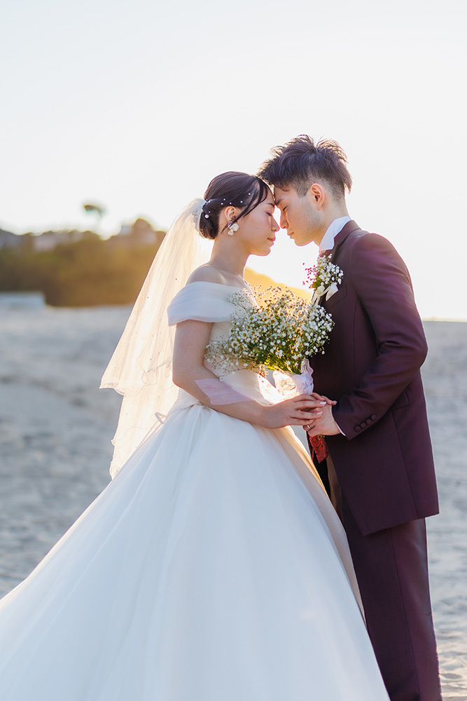 静岡フォトウエディングのフィーノスタイルで撮影した伊豆急ホテル・白浜海岸の新郎新婦