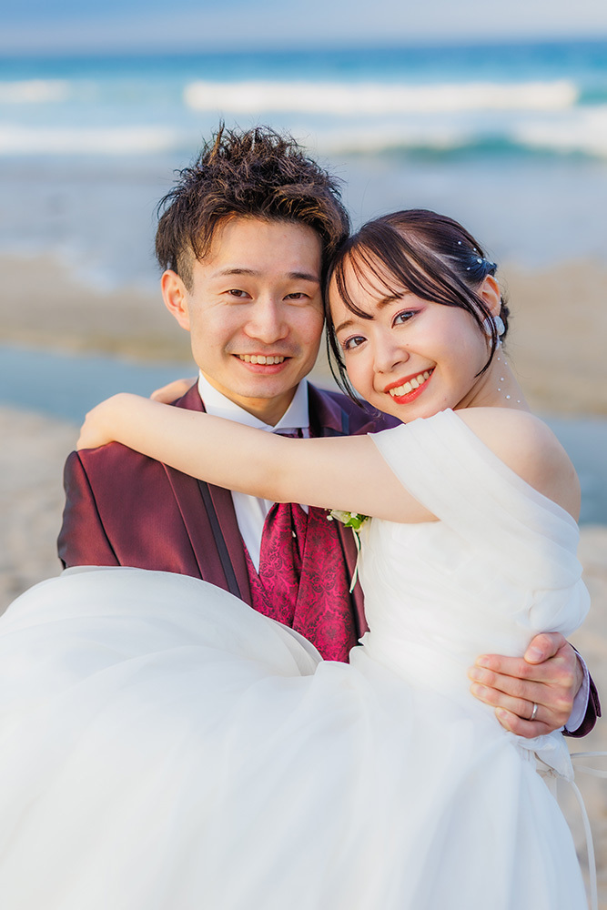 静岡フォトウエディングのフィーノスタイルで撮影した伊豆急ホテル・白浜海岸の新郎新婦