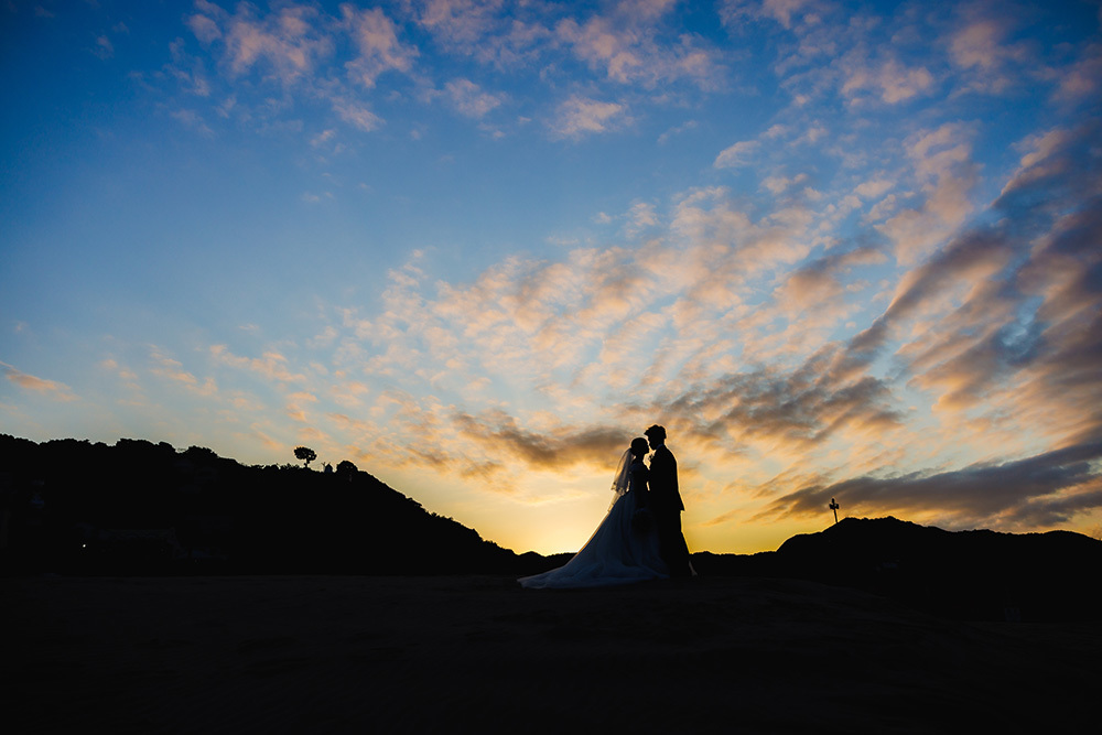 静岡フォトウエディングのフィーノスタイルで撮影した夜景のナイトウエディングの新郎新婦