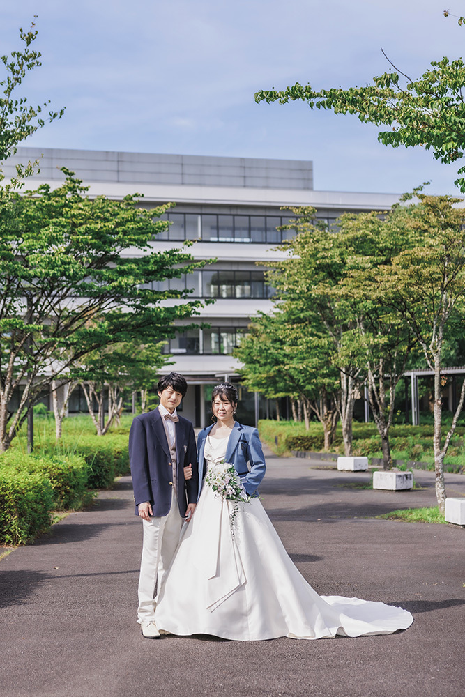 静岡フォトウエディングのフィーノスタイルで撮影した母校の新郎新婦
