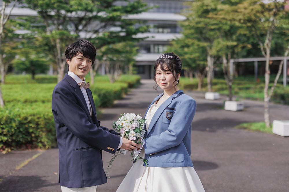 静岡フォトウエディングのフィーノスタイルで撮影した母校の新郎新婦