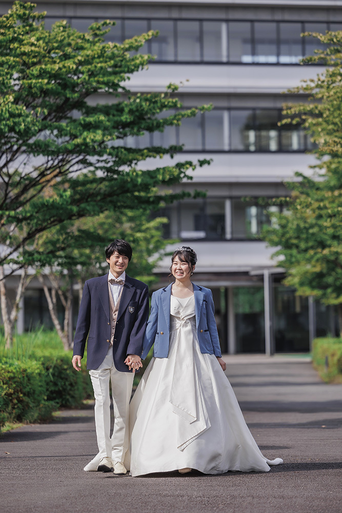 静岡フォトウエディングのフィーノスタイルで撮影した母校の新郎新婦