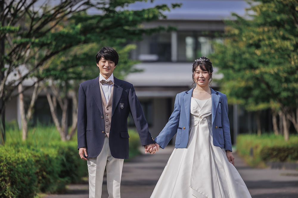 静岡フォトウエディングのフィーノスタイルで撮影した母校の新郎新婦