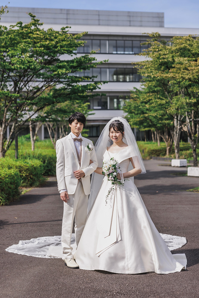 静岡フォトウエディングのフィーノスタイルで撮影した母校の新郎新婦