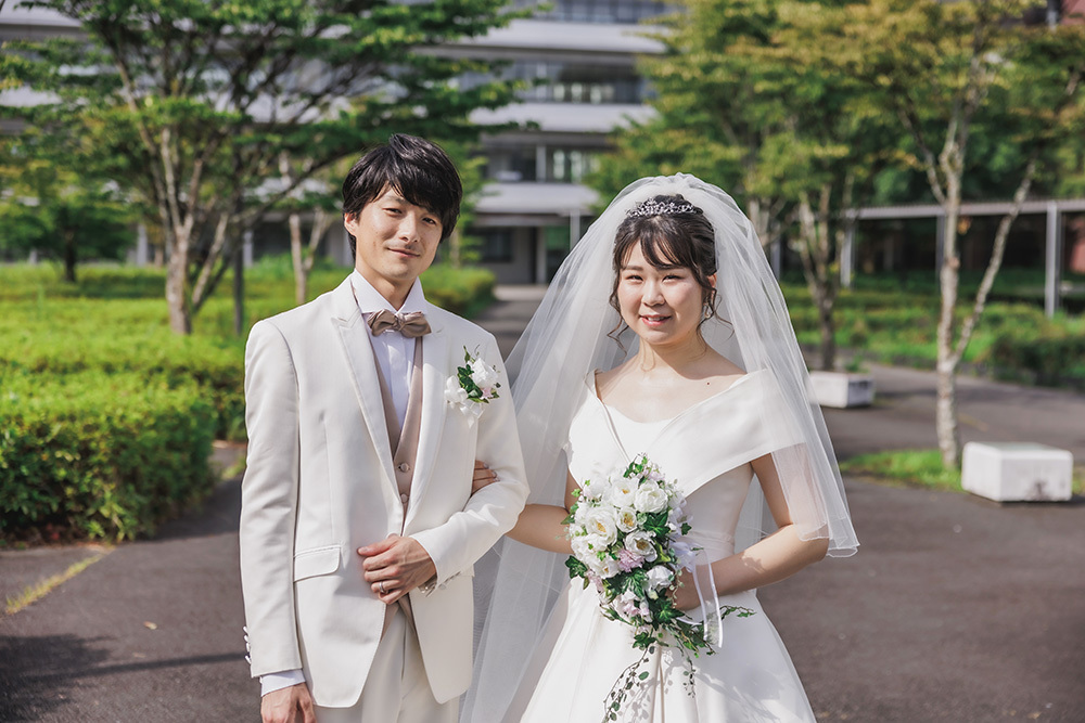 静岡フォトウエディングのフィーノスタイルで撮影した母校の新郎新婦