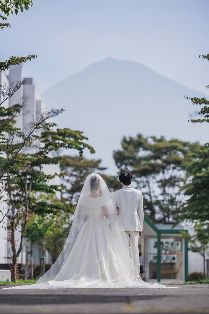 静岡フォトウエディングのフィーノスタイルで撮影した母校の新郎新婦