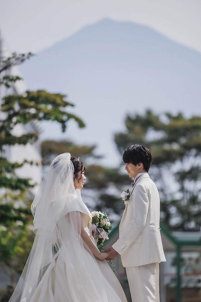 静岡フォトウエディングのフィーノスタイルで撮影した母校の新郎新婦
