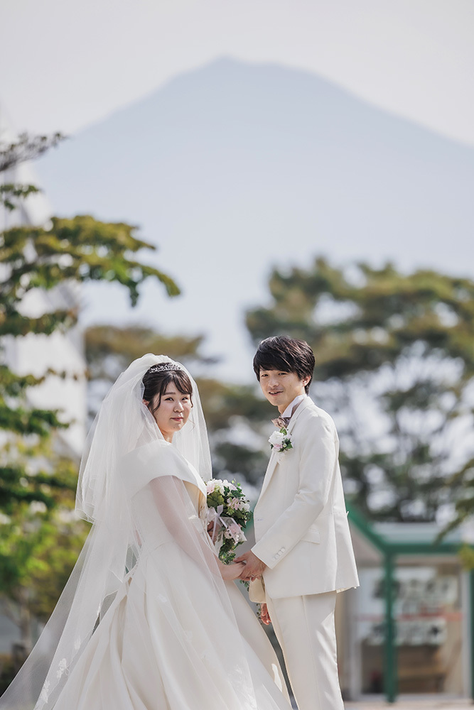 静岡フォトウエディングのフィーノスタイルで撮影した母校の新郎新婦
