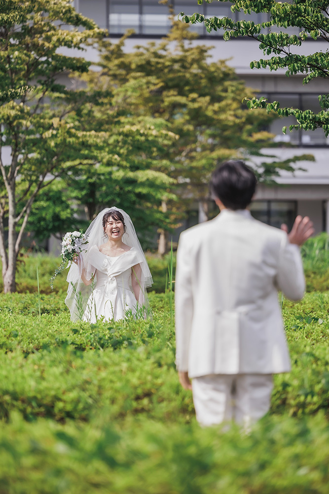 静岡フォトウエディングのフィーノスタイルで撮影した母校の新郎新婦