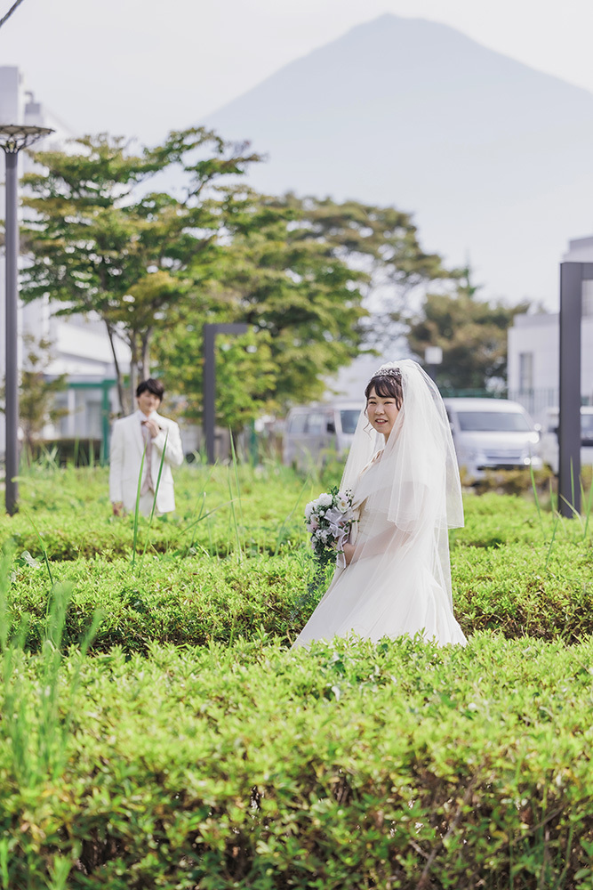 静岡フォトウエディングのフィーノスタイルで撮影した母校の新郎新婦