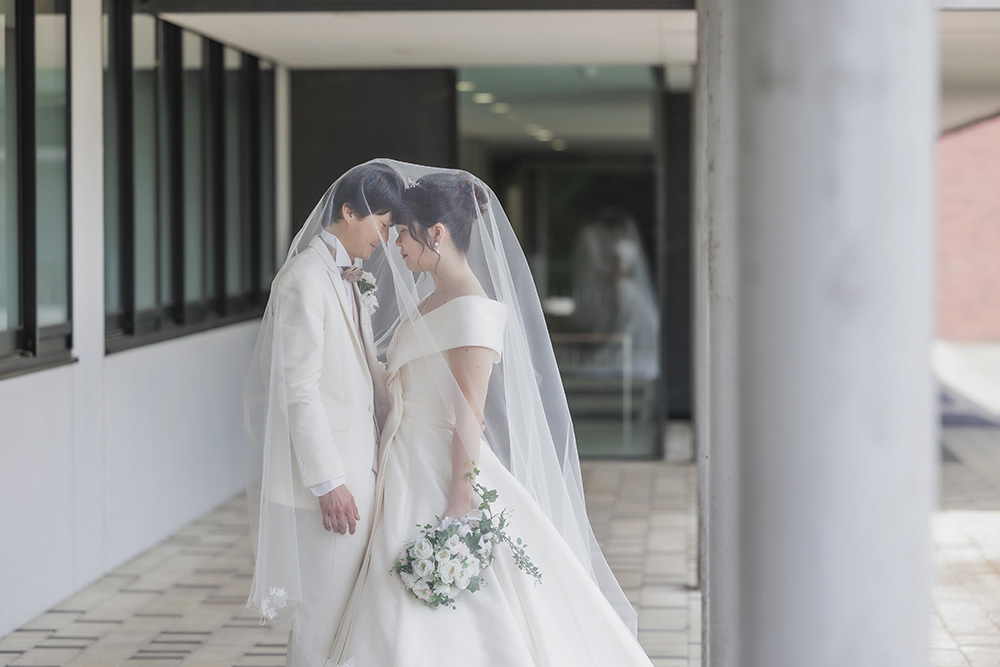 静岡フォトウエディングのフィーノスタイルで撮影した母校の新郎新婦