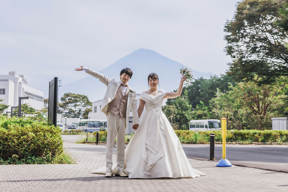 静岡フォトウエディングのフィーノスタイルで撮影した母校の新郎新婦