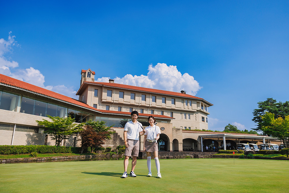 静岡フォトウエディングのフィーノスタイルで撮影したゴルフ場でのウエディングフォト