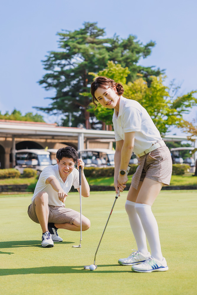 静岡フォトウエディングのフィーノスタイルで撮影したゴルフ場でのウエディングフォト