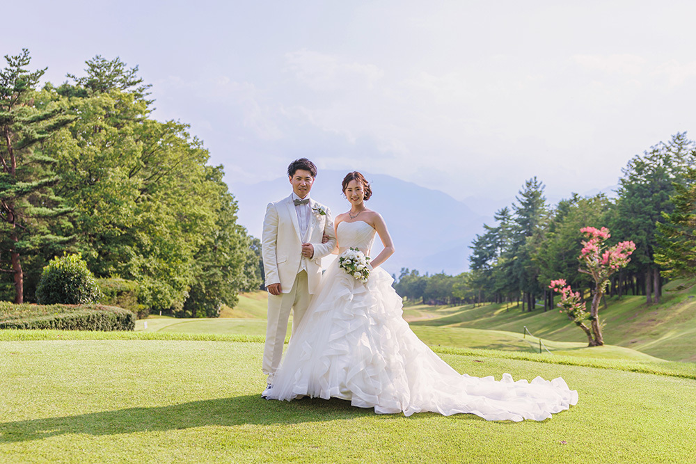 静岡フォトウエディングのフィーノスタイルで撮影したゴルフ場でのウエディングフォト