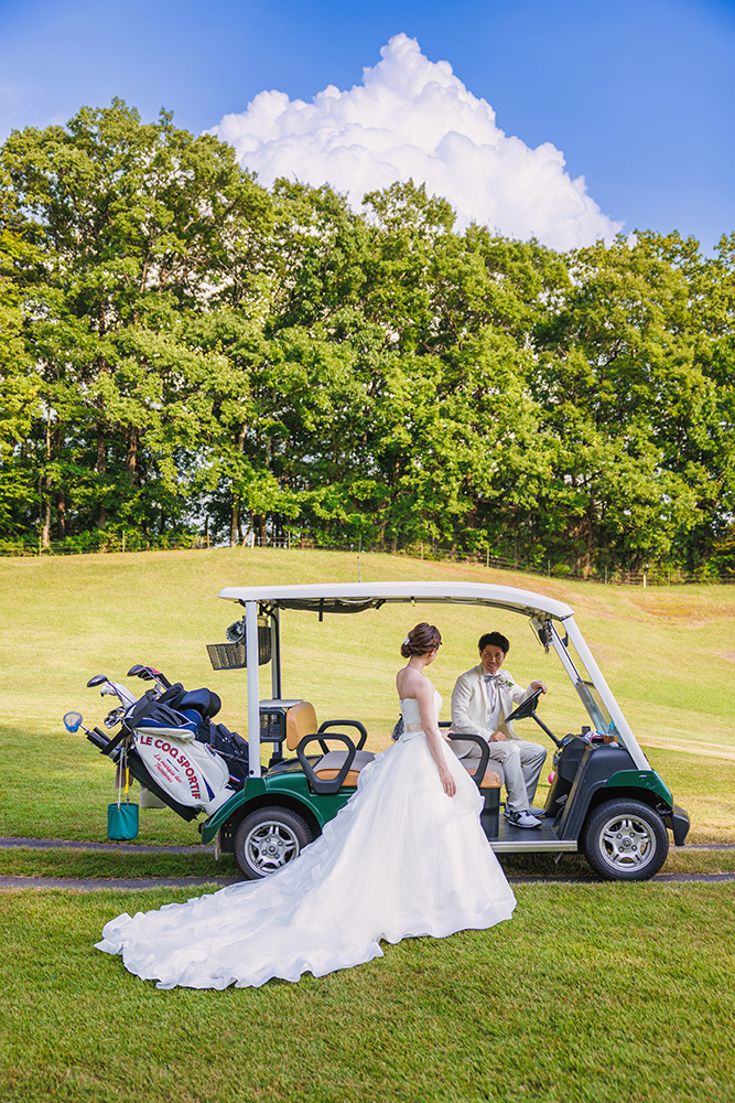 静岡フォトウエディングのフィーノスタイルで撮影したゴルフ場でのウエディングフォト