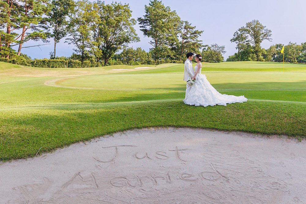 静岡フォトウエディングのフィーノスタイルで撮影したゴルフ場でのウエディングフォト