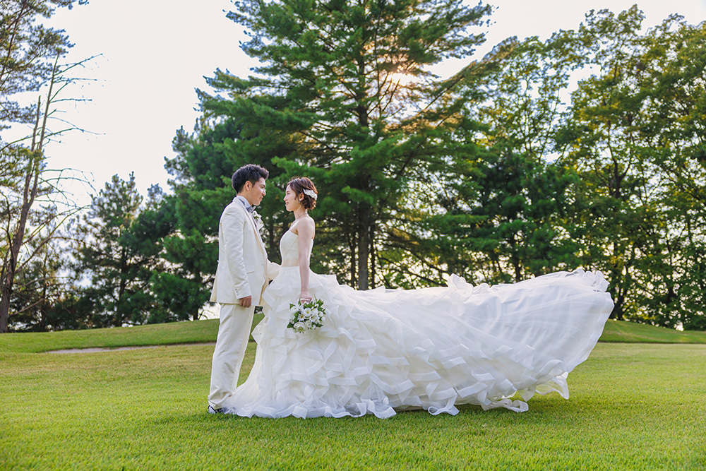 静岡フォトウエディングのフィーノスタイルで撮影したゴルフ場でのウエディングフォト