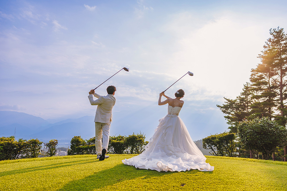 静岡フォトウエディングのフィーノスタイルで撮影したゴルフ場でのウエディングフォト
