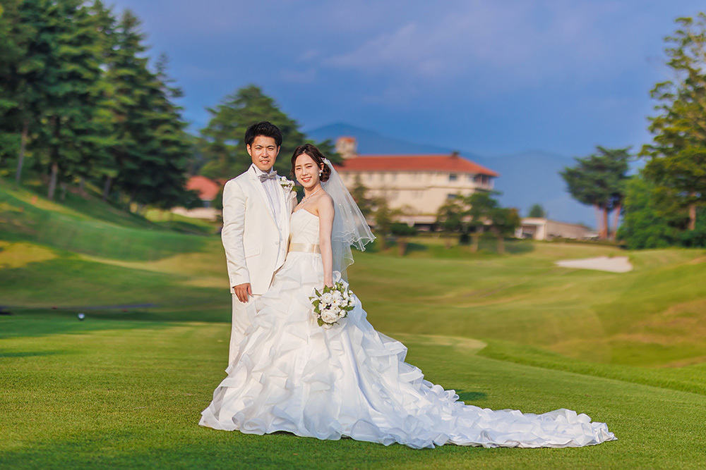 静岡フォトウエディングのフィーノスタイルで撮影したゴルフ場でのウエディングフォト