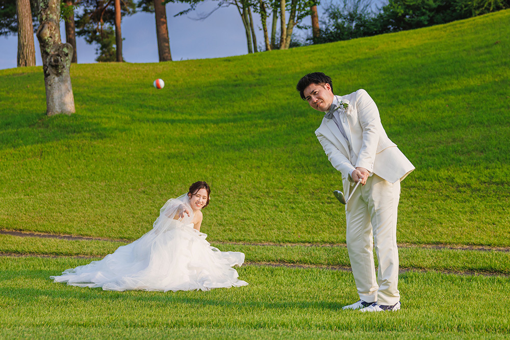 静岡フォトウエディングのフィーノスタイルで撮影したゴルフ場でのウエディングフォト