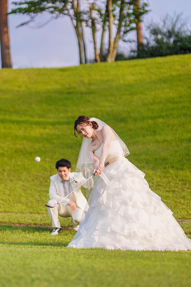 静岡フォトウエディングのフィーノスタイルで撮影したゴルフ場でのウエディングフォト