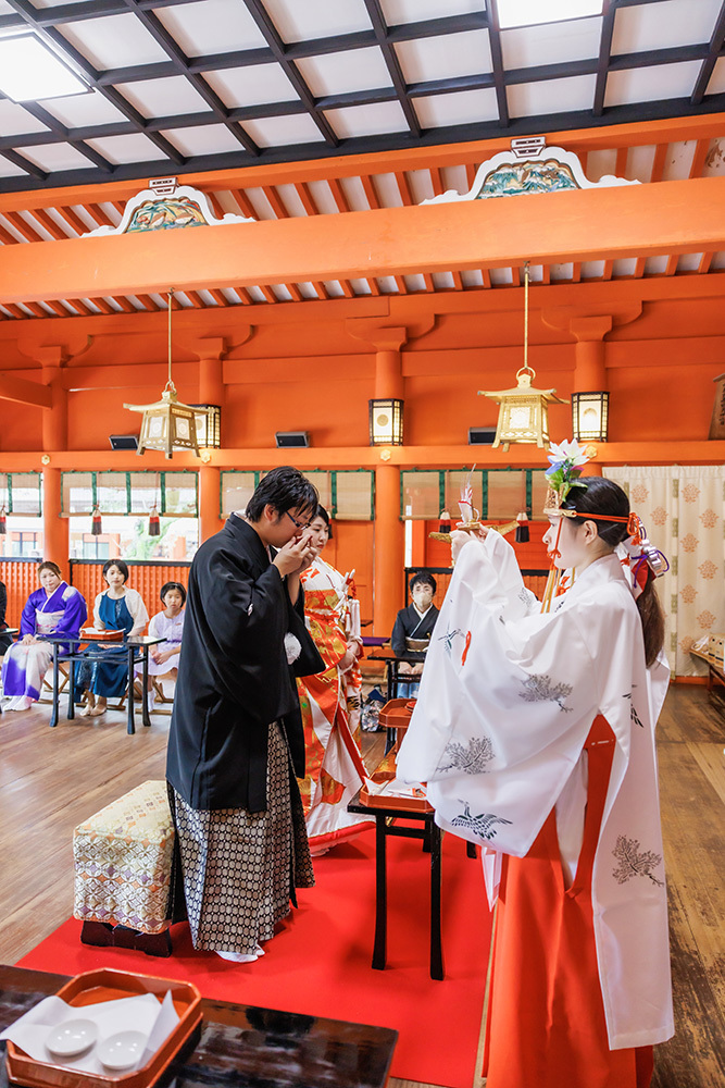 静岡フォトウエディングのフィーノスタイルで撮影した富士宮浅間大社の新郎新婦