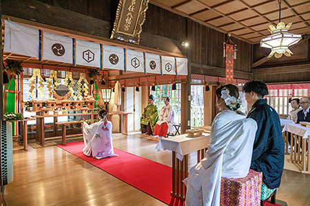 静岡フォトウエディングのフィーノスタイルの事任八幡宮