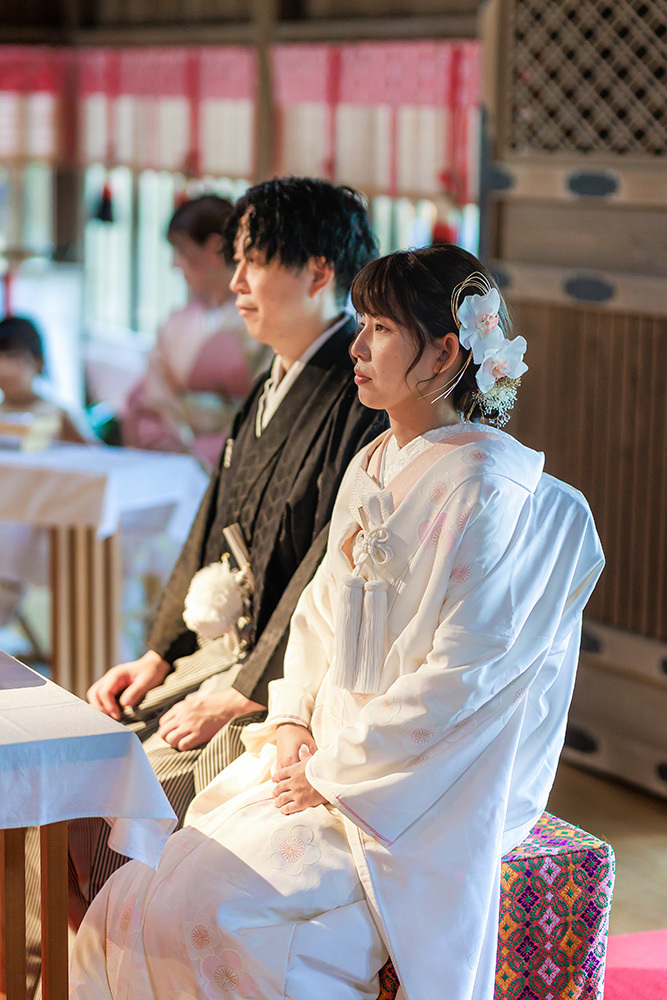 静岡フォトウエディングのフィーノスタイルで撮影した事任八幡宮（ことのままはちまんぐう）の新郎新婦