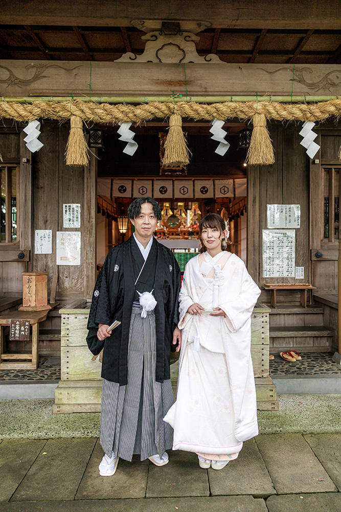 静岡フォトウエディングのフィーノスタイルで撮影した事任八幡宮（ことのままはちまんぐう）の新郎新婦