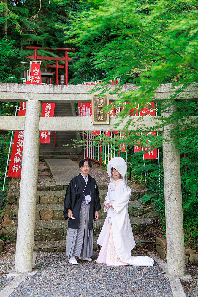 静岡フォトウエディングのフィーノスタイルで撮影した事任八幡宮（ことのままはちまんぐう）の新郎新婦