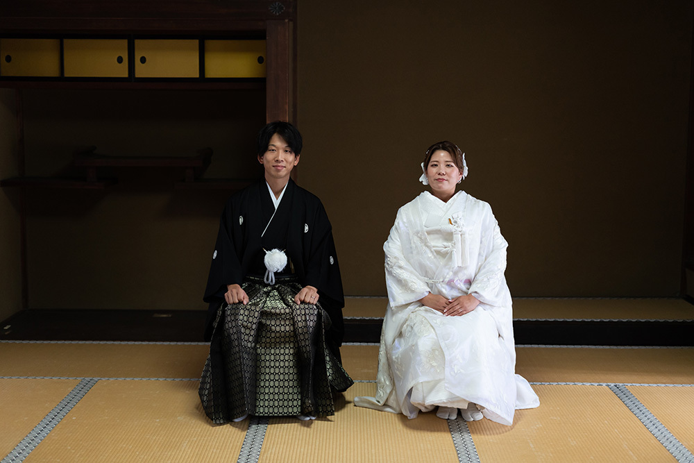 静岡フォトウエディングの画像・2022年12月11日の静岡浅間神社の新郎新婦の記念撮影