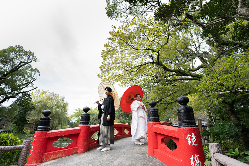 静岡フォトウエディングの画像・2022年12月11日の静岡浅間神社の新郎新婦の記念撮影