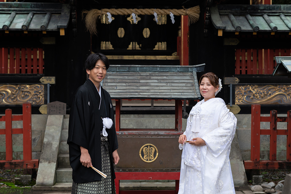 静岡フォトウエディングの画像・2022年12月11日の静岡浅間神社の新郎新婦の記念撮影