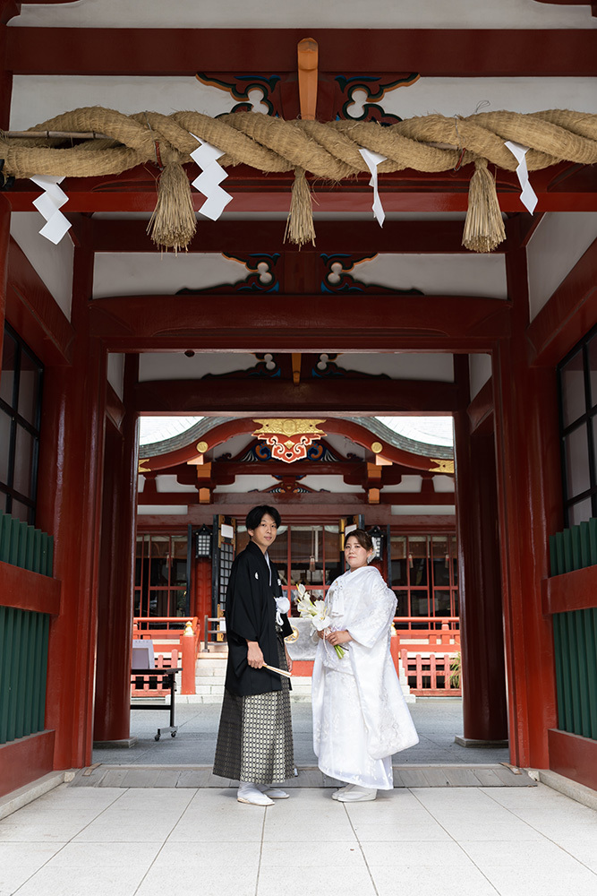 静岡フォトウエディングの画像・2022年12月11日の静岡浅間神社の新郎新婦の記念撮影