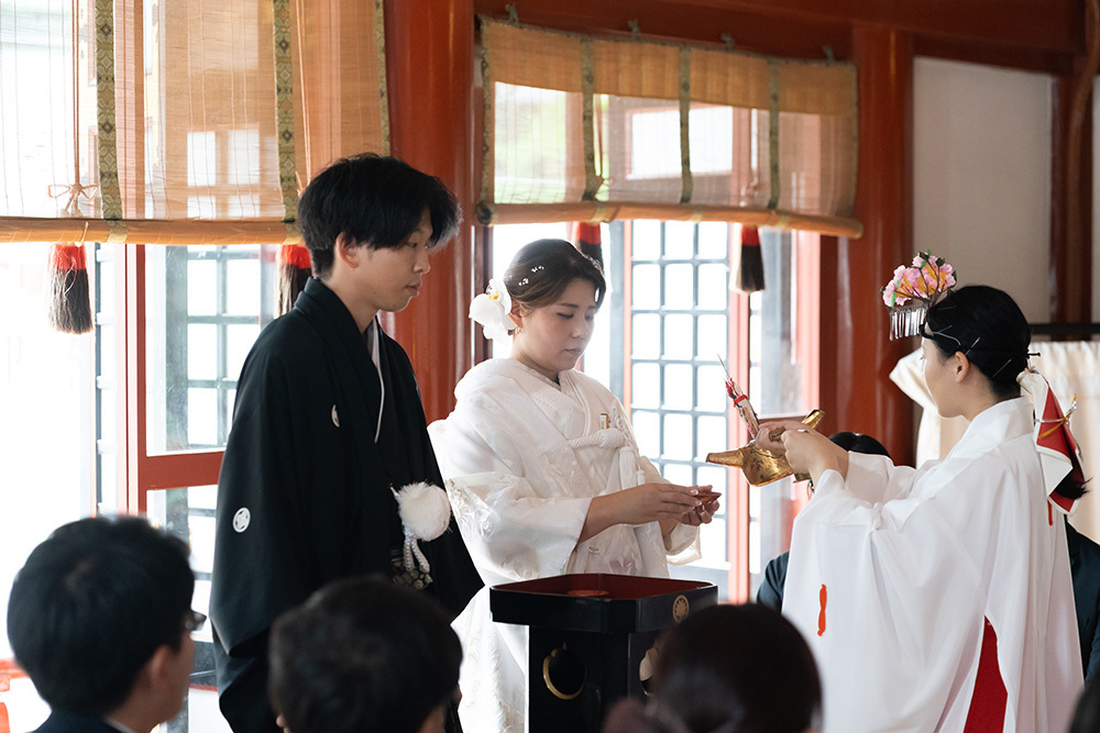 静岡フォトウエディングの画像・2022年12月11日の静岡浅間神社の新郎新婦の記念撮影