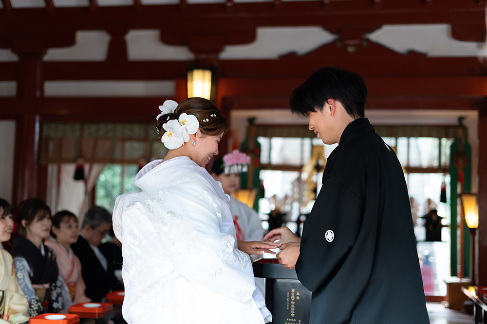 静岡フォトウエディングの画像・2022年12月11日の静岡浅間神社の新郎新婦の記念撮影
