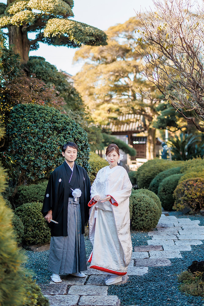 静岡フォトウエディングのフィーノスタイルで撮影した仏前結婚式の新郎新婦の記念写真撮影