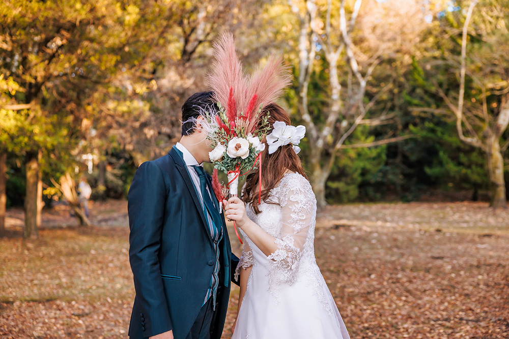 静岡フォトウエディングのフィーノスタイルで撮影した静岡県立美術館の新郎新婦の記念写真撮影