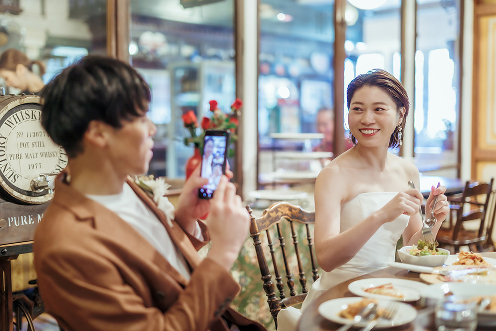 静岡フォトウエディングのフィーノスタイルで撮影した山中湖グータンの新郎新婦の記念写真撮影