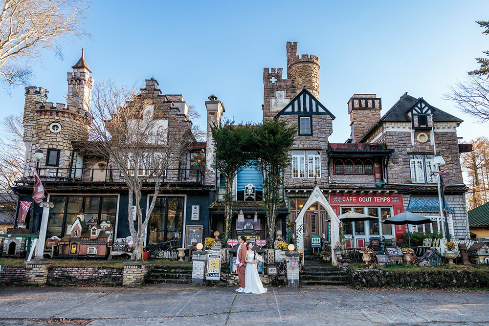 静岡フォトウエディングのフィーノスタイルで撮影した山中湖グータンの新郎新婦の記念写真撮影