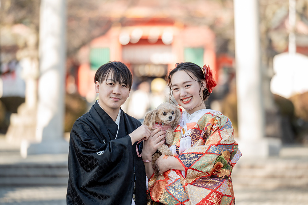 静岡フォトウエディングのフィーノスタイルで撮影したペットと一緒に撮影した新郎新婦