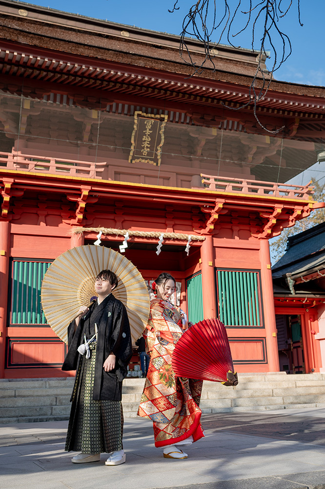 静岡フォトウエディングのフィーノスタイルで撮影した富士宮浅間大社の新郎新婦の記念写真撮影