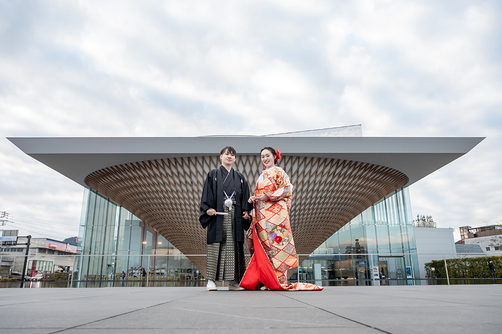 静岡フォトウエディングのフィーノスタイルで撮影した富士宮浅間大社の新郎新婦の記念写真撮影