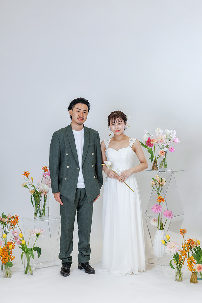 静岡フォトウエディングのフィーノスタイルで撮影した“花とフォト”フラワーウエディングの新郎新婦の記念写真撮影