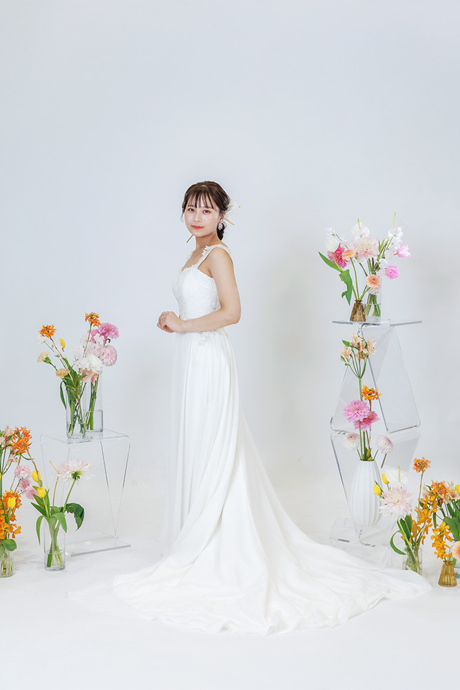 静岡フォトウエディングのフィーノスタイルで撮影した“花とフォト”フラワーウエディングの新婦の記念写真撮影