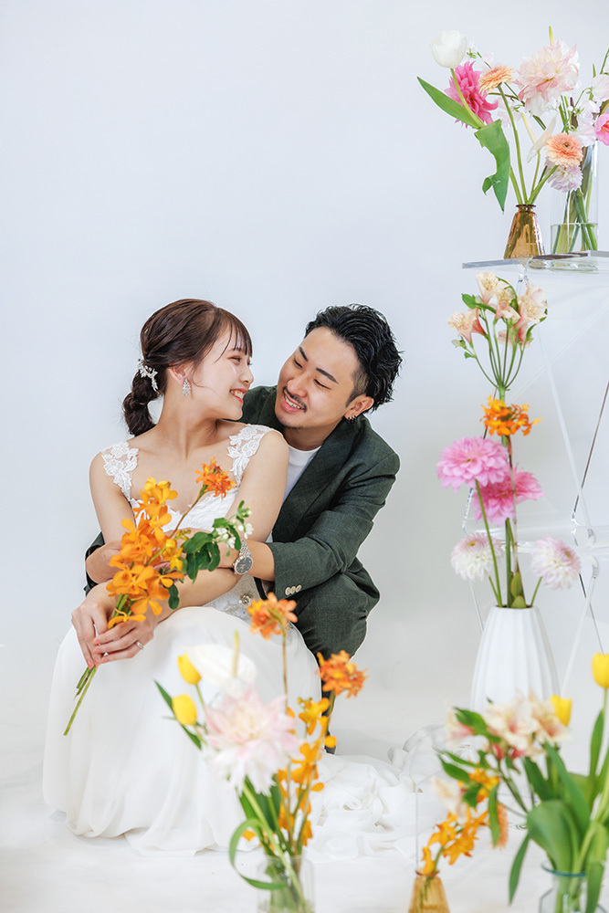 静岡フォトウエディングのフィーノスタイルで撮影した“花とフォト”フラワーウエディングの新郎新婦の記念写真撮影