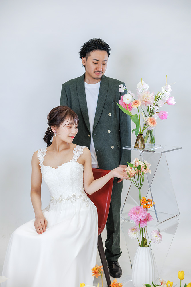 静岡フォトウエディングのフィーノスタイルで撮影した“花とフォト”フラワーウエディングの新郎新婦の記念写真撮影