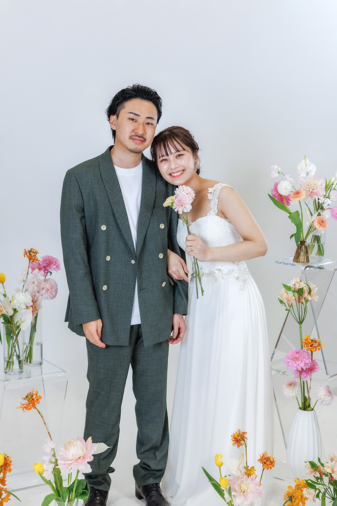 静岡フォトウエディングのフィーノスタイルで撮影した“花とフォト”フラワーウエディングの新郎新婦の記念写真撮影